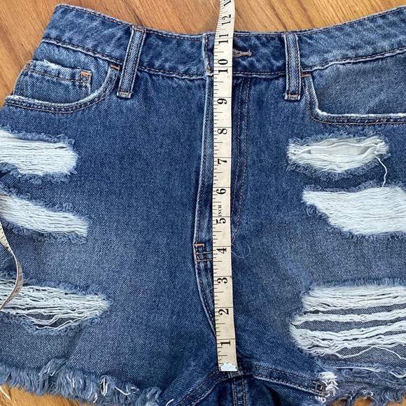Hollister Distressed Denim Shorts - Picture 6 of 7